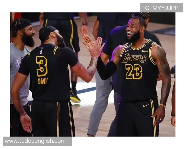 熊出没足球球星震撼登场 向全球球迷展示惊人球技与团队协作精神