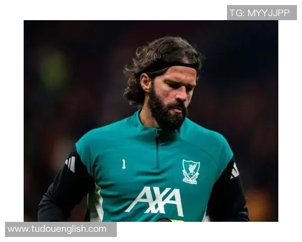 阿利松：从巴西传奇门将到全球瞩目的帕尼尼足球卡明星